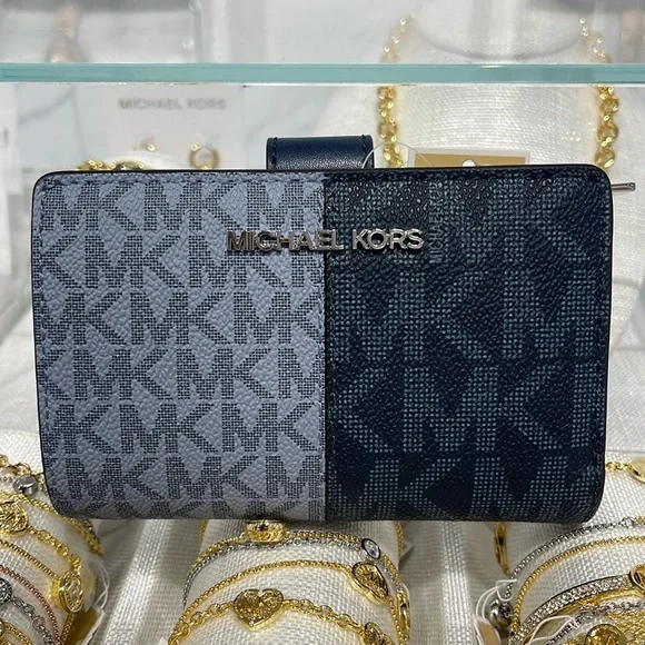 Michael Kors Jet Set Medium Two-Tone Logo Bifold Wallet
Navy Multi 
NWT - Picture 5 of 16